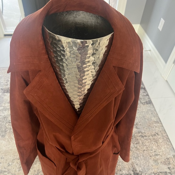 A fabulous vintage 1970s rust coloured ultra suede wrap coat by famous bridling - Picture 3 of 16